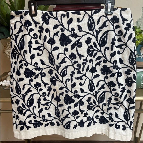 TALBOTS A-LINE LINEN BLEND TEXTURED NAVY BLUE FLORAL EMBROIDERED SKIRT SZ 14P - Picture 2 of 10